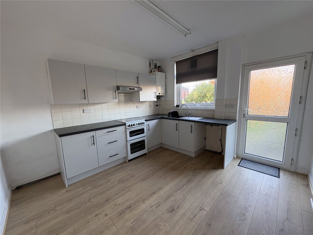 Property photo 3 of 9 Kitchen