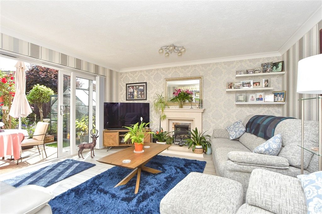 Property photo 2 of 17 Lounge