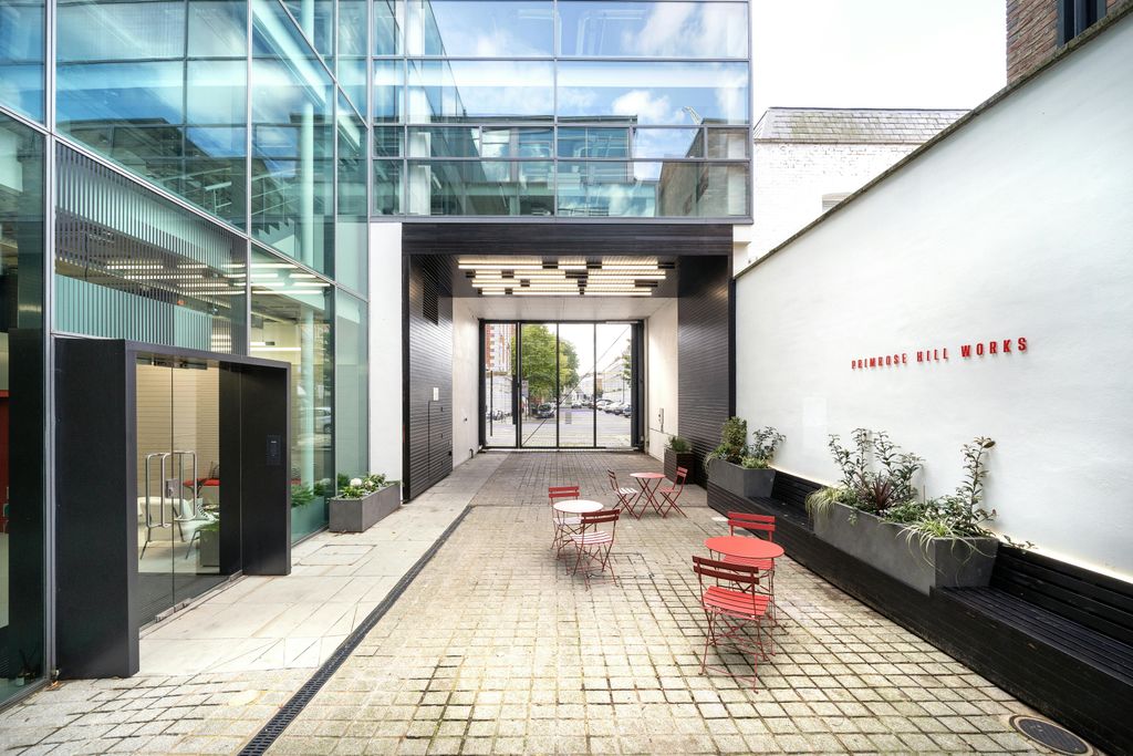 Property photo 2 of 16 Courtyard