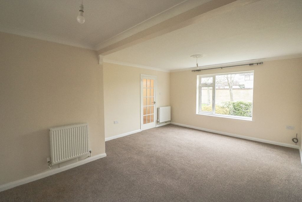 Property photo 2 of 11 Living Dining Room