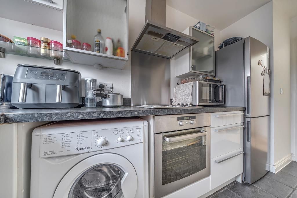 Property photo 3 of 16 Kitchen