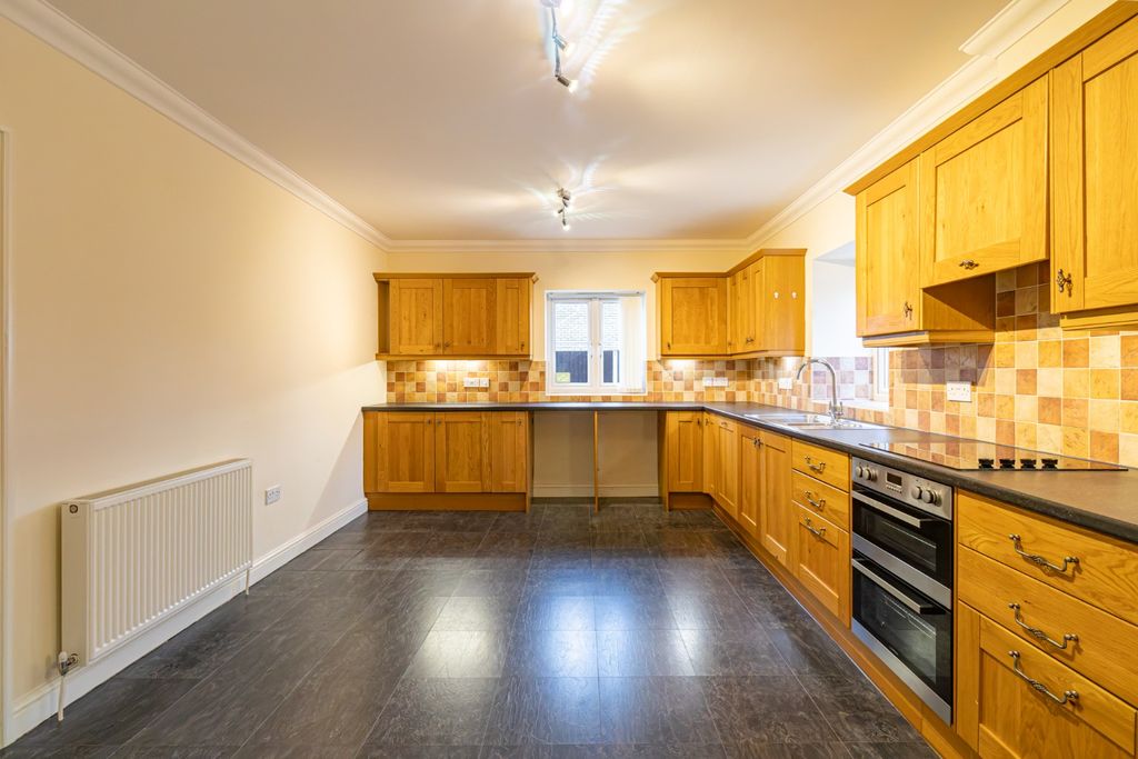 Property photo 2 of 27 4822093