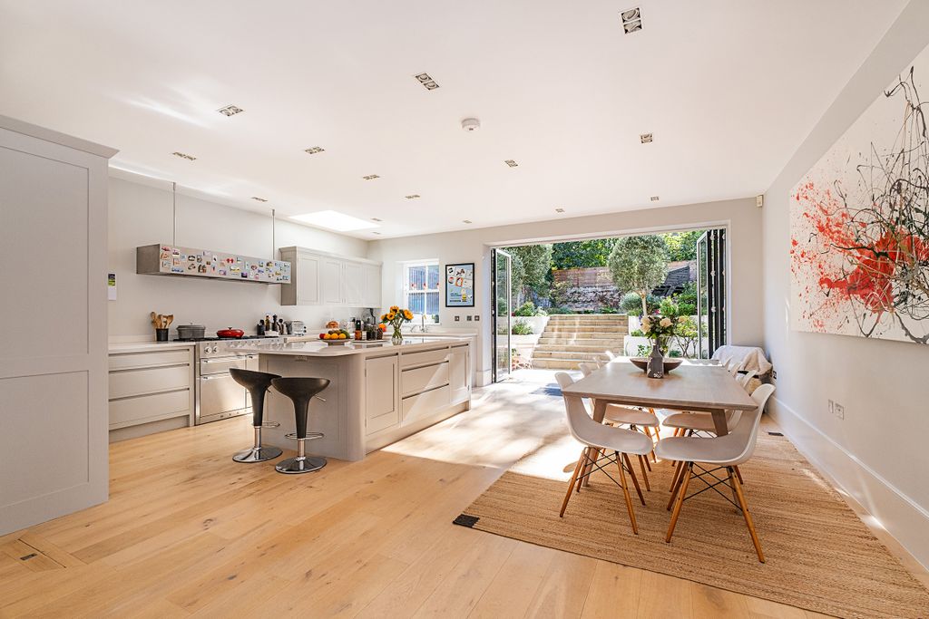 Property photo 2 of 24