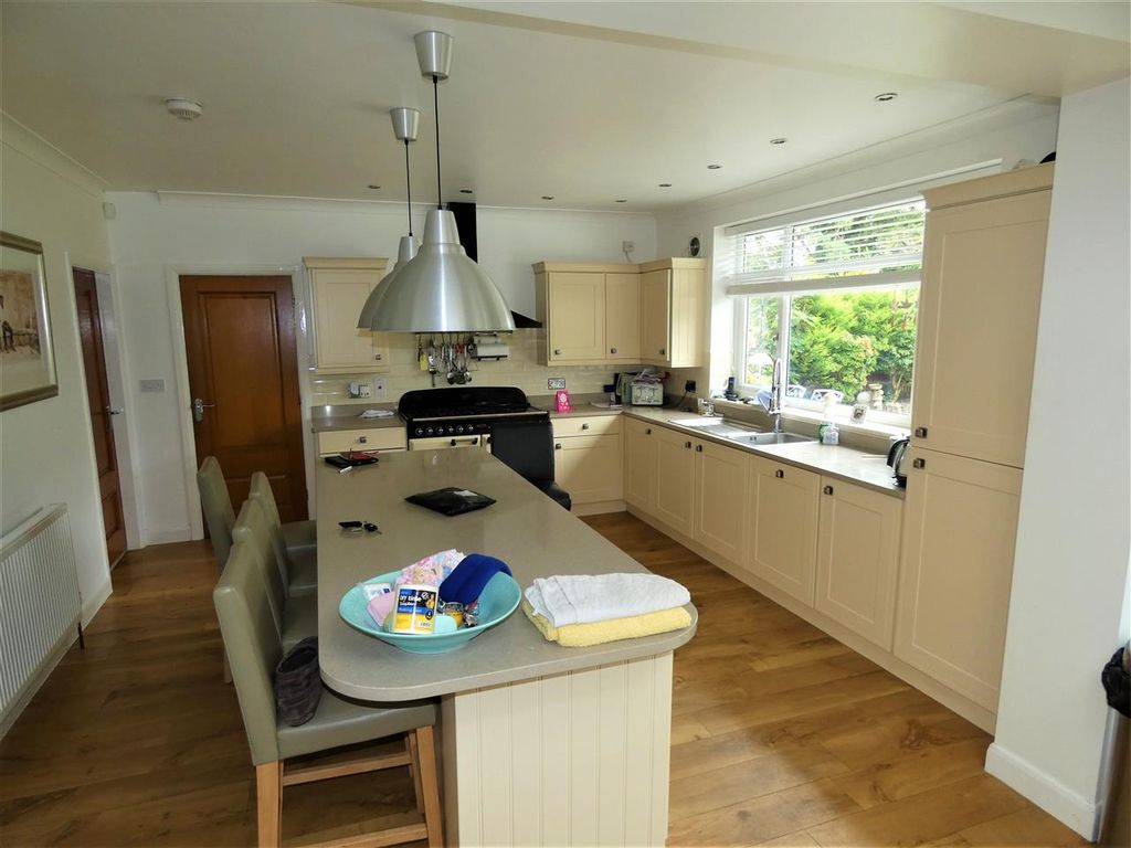 Property photo 3 of 10 Breakfast Kitchen Diner