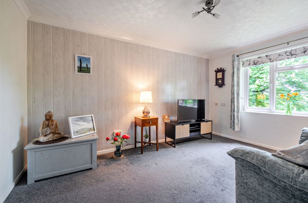 Property photo 2 of 23 1455956-15-69Fda7...