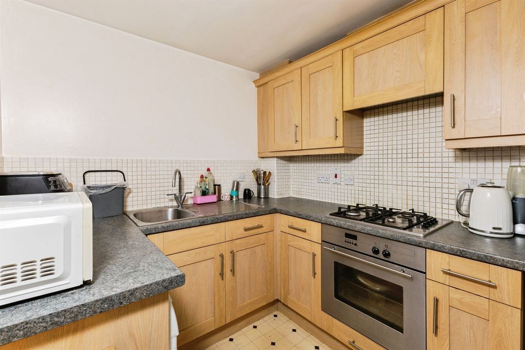 Property photo 2 of 37