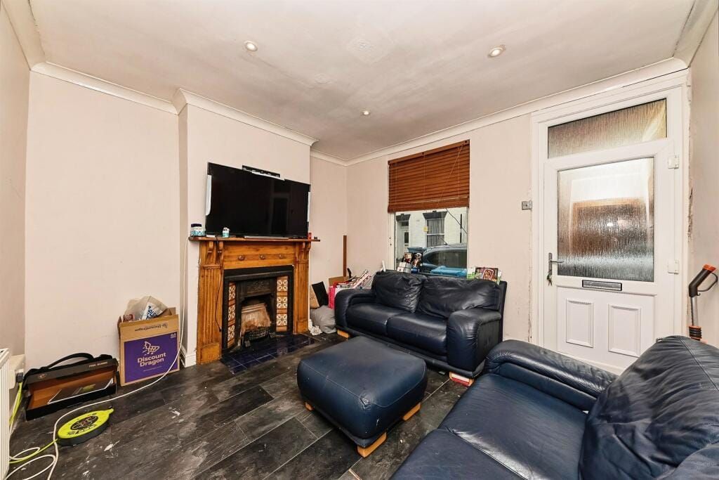 Property photo 2 of 17