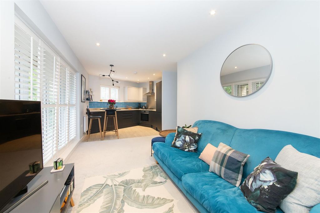Property photo 1 of 10 Kitchen / Open Plan Living Area