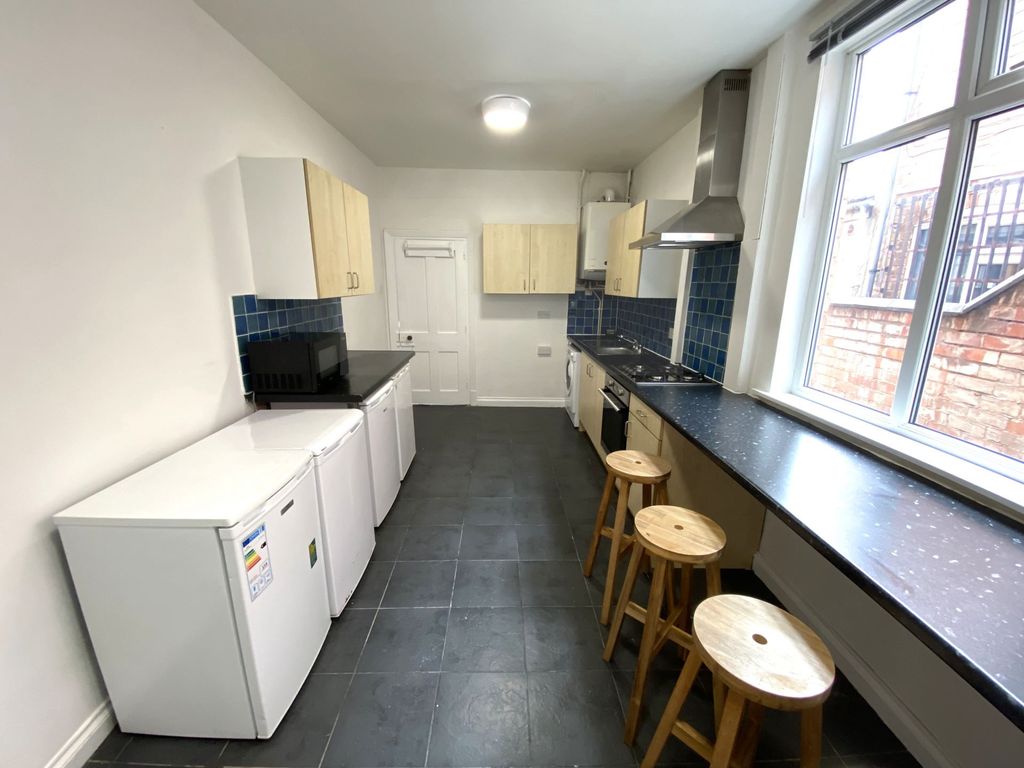 Property photo 3 of 12 Photo 4