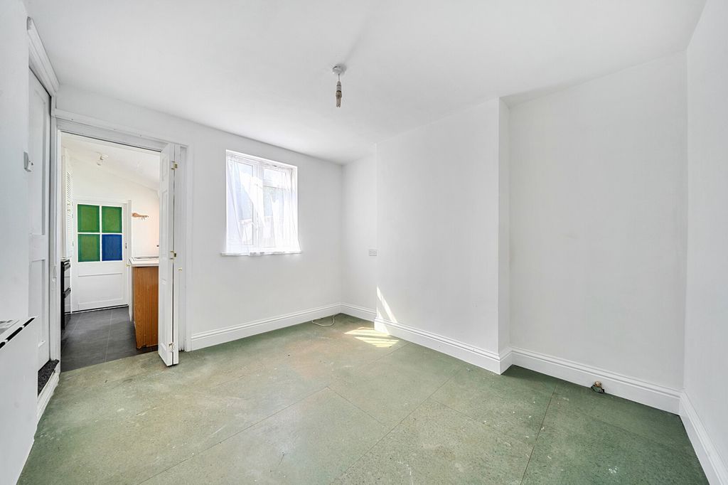 Property photo 3 of 21 Dining Room