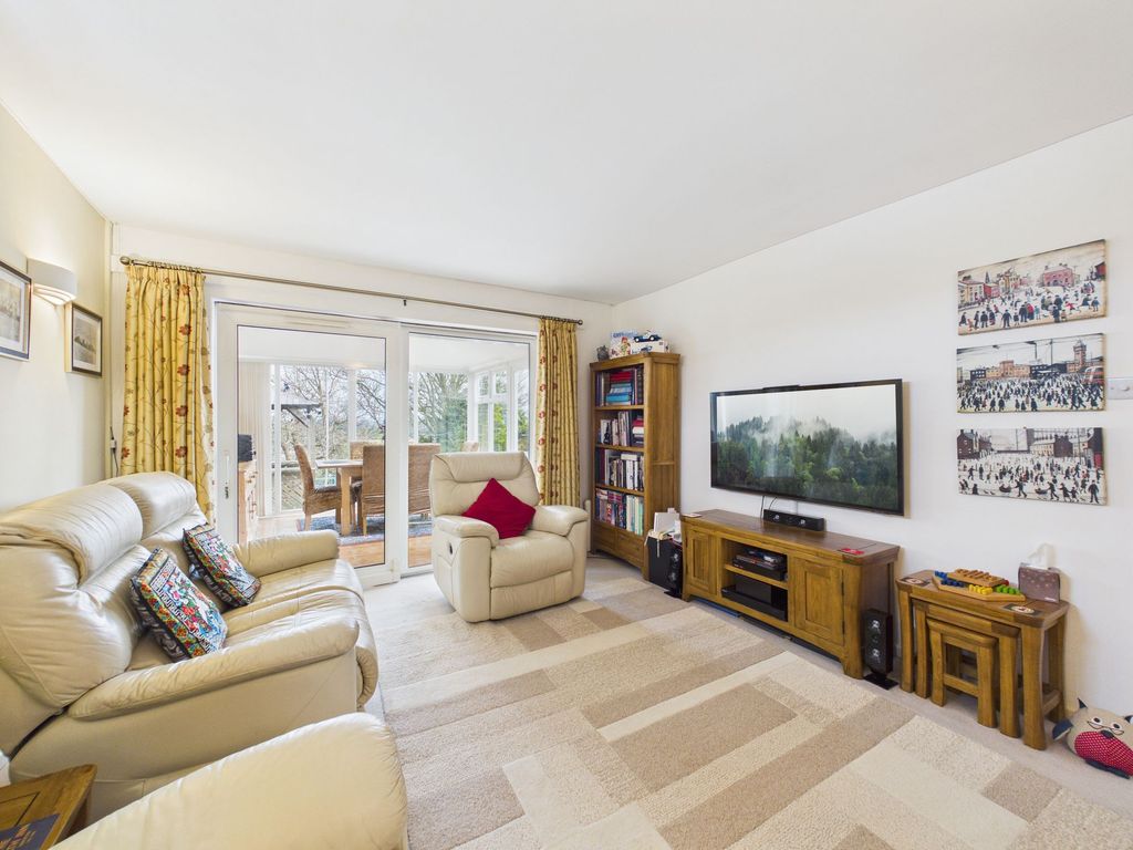 Property photo 2 of 19 Lounge