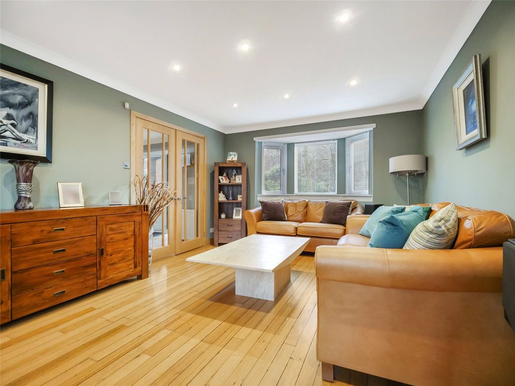 Property photo 2 of 29 Picture No. 27