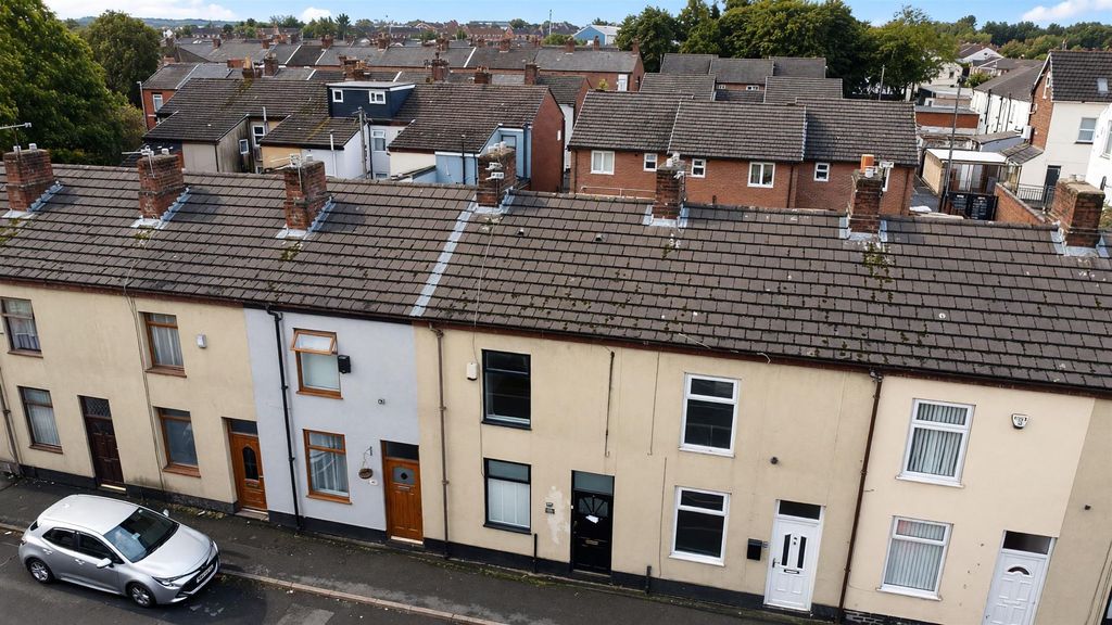 Property photo 1 of 16 Alice Street For Sale