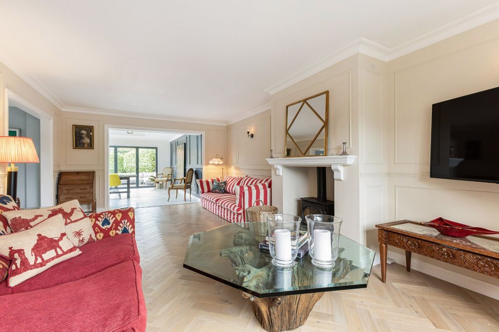Property photo 3 of 18 Sitting Room