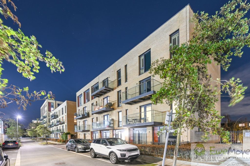 Property photo 1 of 9 Ewemove - 6 Metropolitan Court - Exterior3 (1)