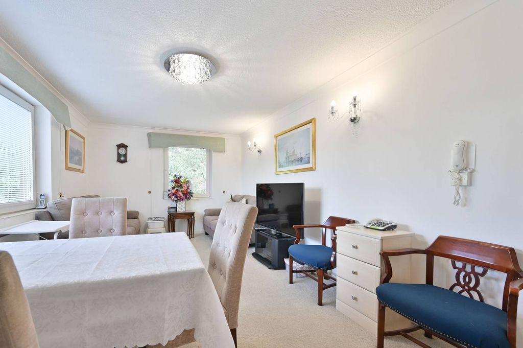 Property photo 3 of 11