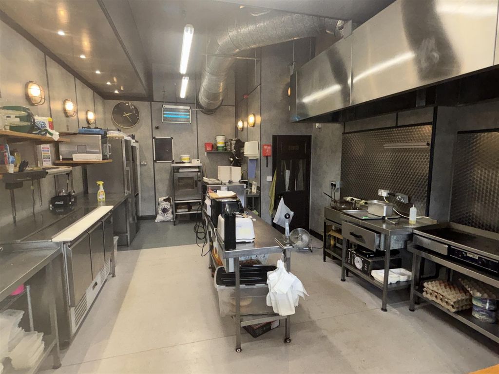 Property photo 3 of 10 Photo 2