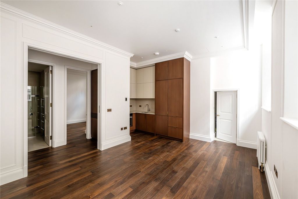 Property photo 1 of 8 Reception