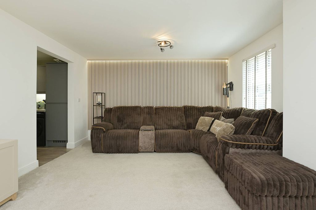 Property photo 3 of 26
