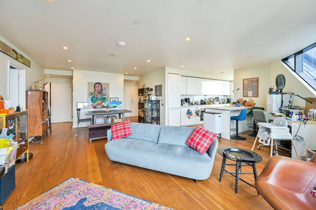 Property photo 2 of 19