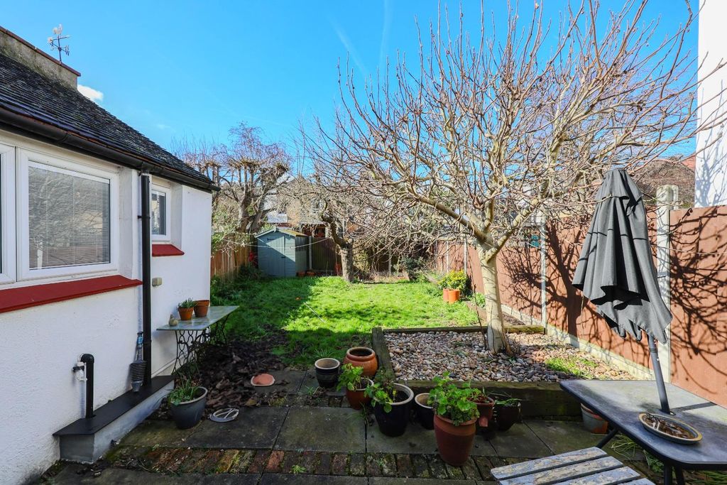 Property photo 3 of 23