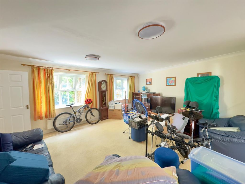 Property photo 2 of 23 Living Room