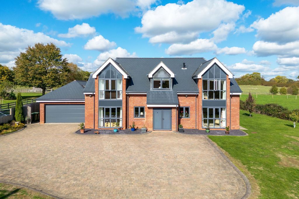 Property photo 1 of 28