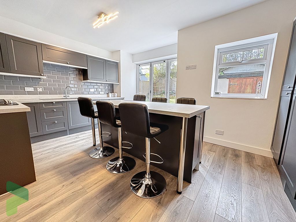 Property photo 2 of 42 Fully Fitted Kitchen
