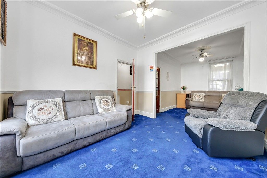 Property photo 2 of 30 Lounge