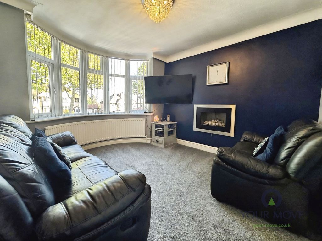 Property photo 2 of 14 Lounge