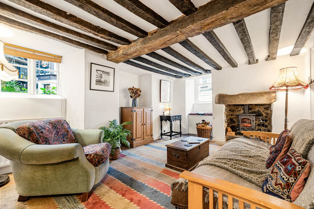 Property photo 2 of 17 Living Room