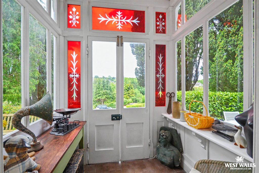Property photo 3 of 52 Entrance Porch