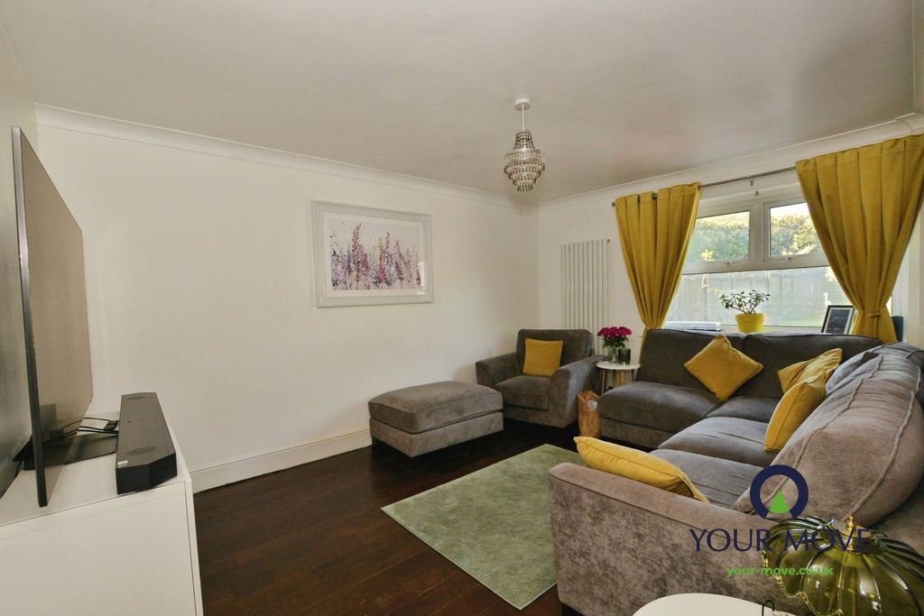 Property photo 3 of 22 Lounge