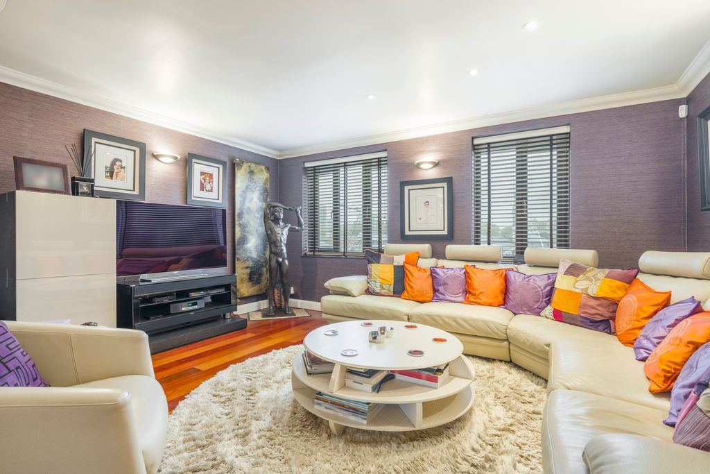 Property photo 2 of 15