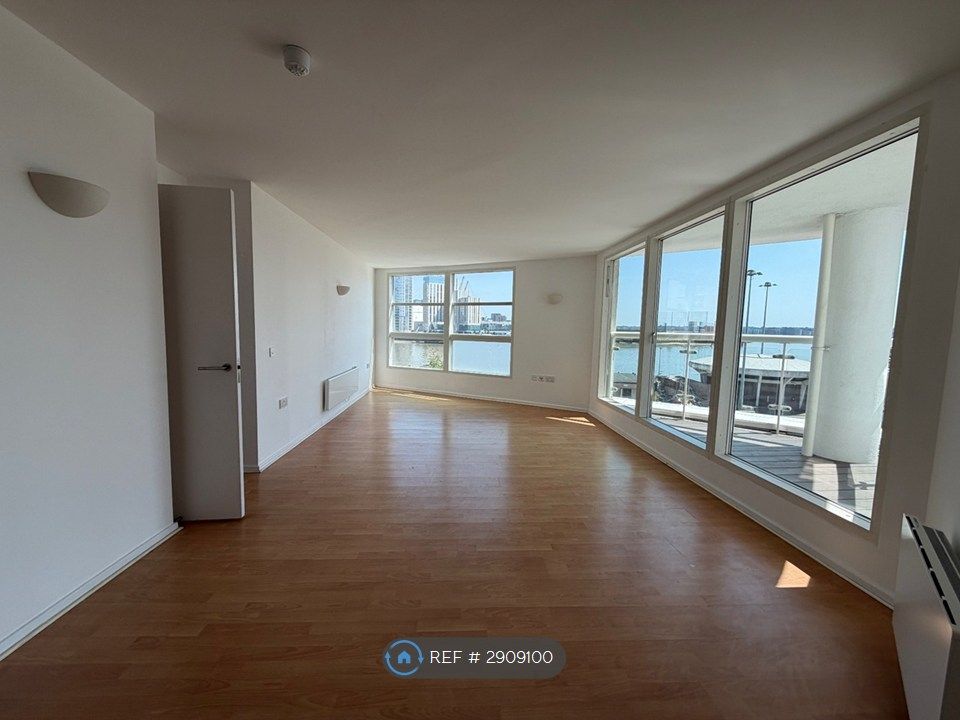 Property photo 1 of 25 Living Room