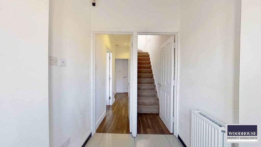 Property photo 2 of 27