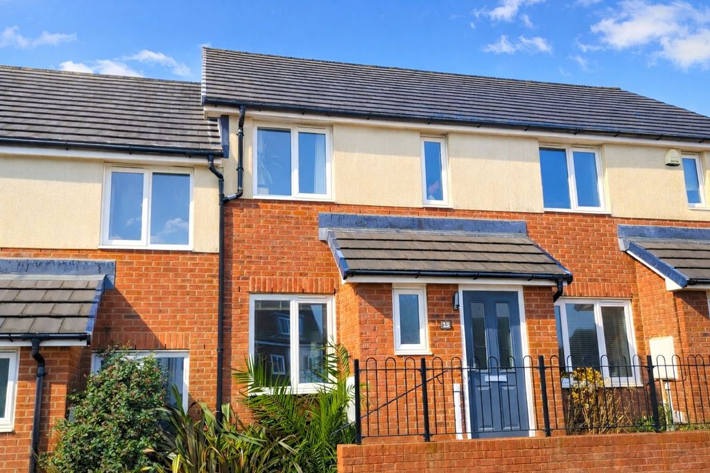 Property photo 1 of 17 External