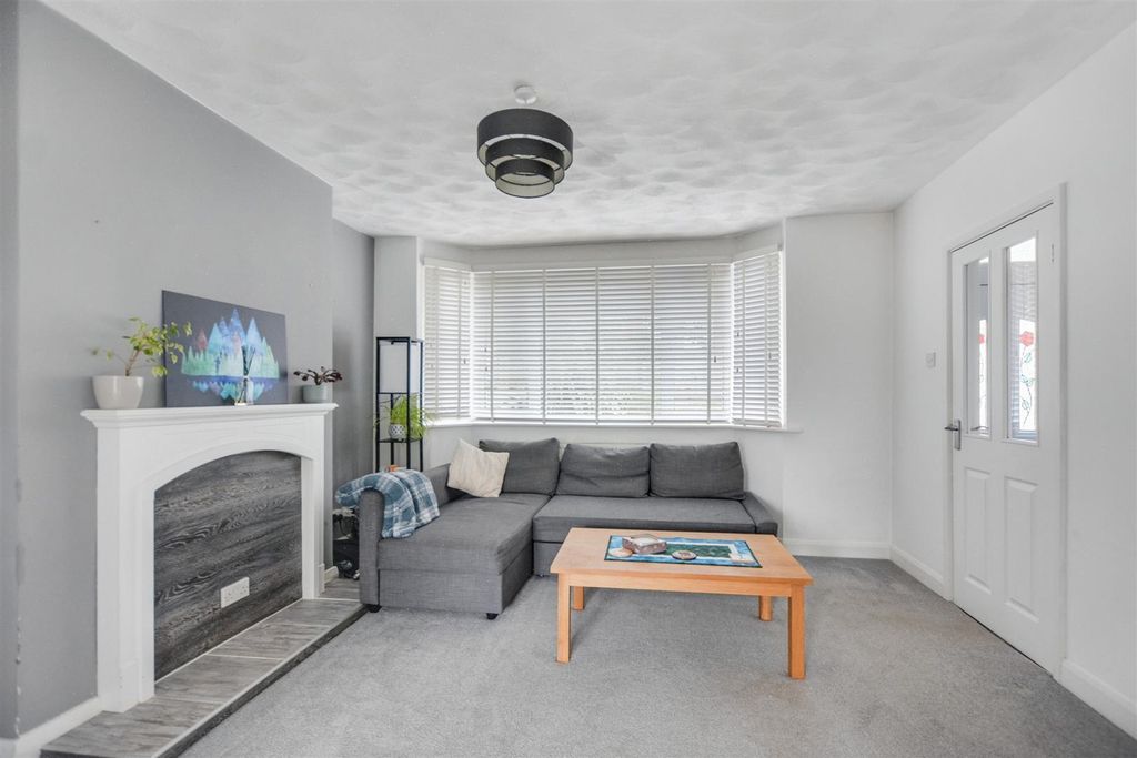 Property photo 2 of 31 Living Room