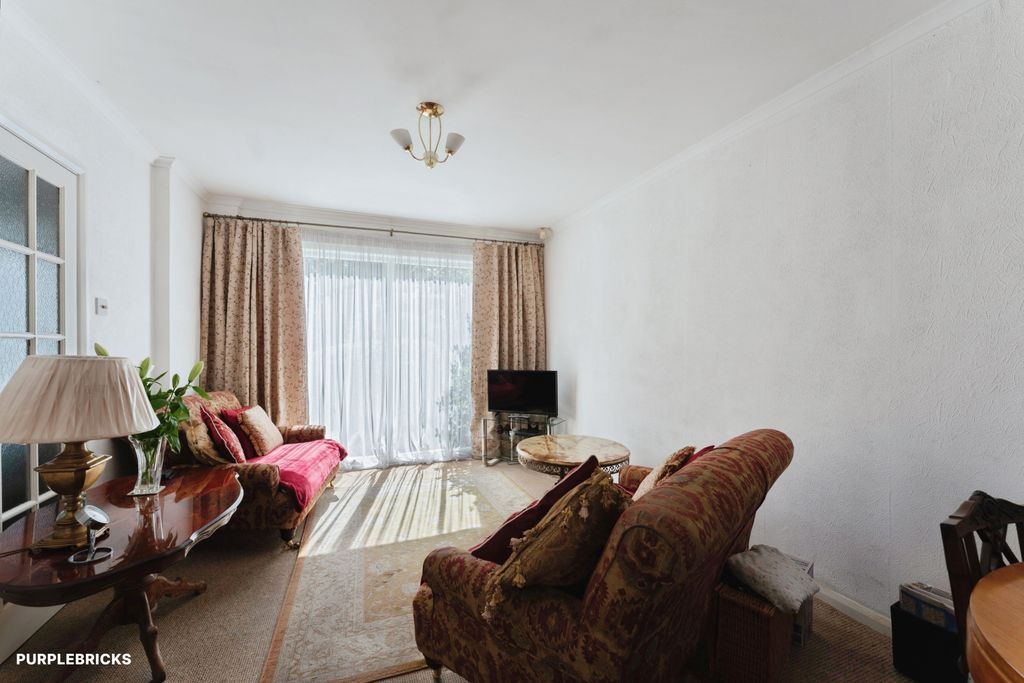 Property photo 1 of 16 Sitting Room