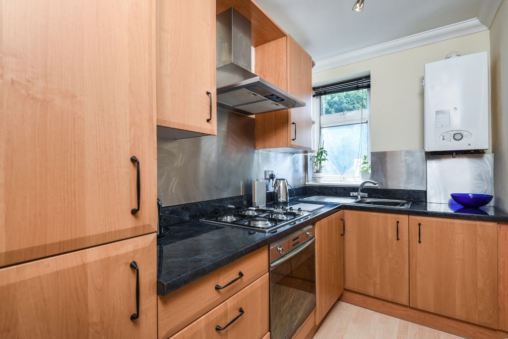 Property photo 2 of 8 Kitchen