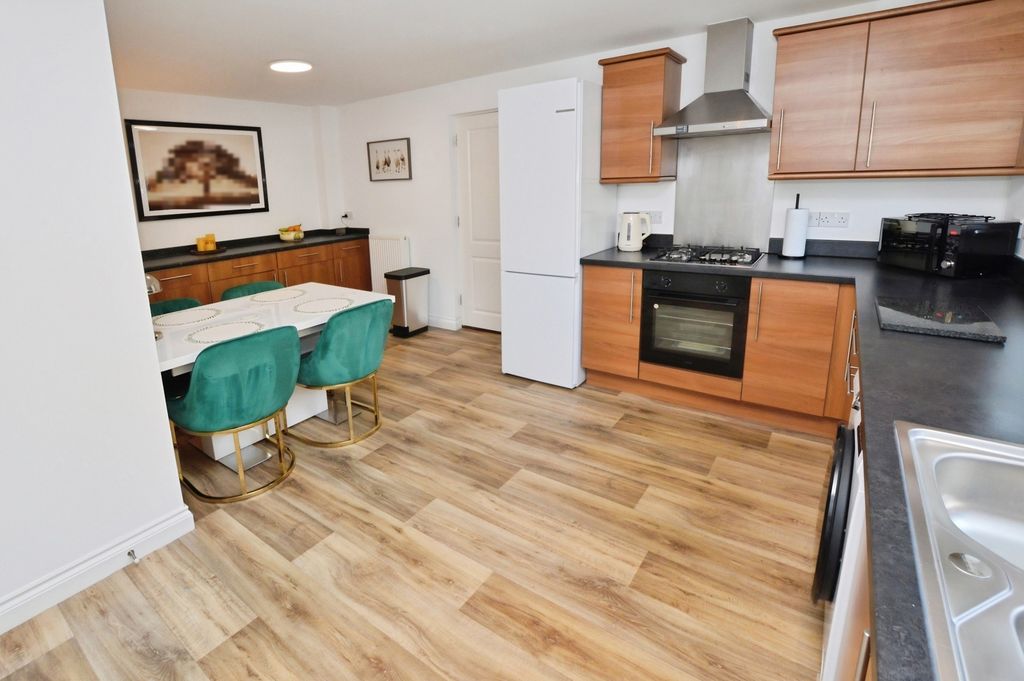 Property photo 2 of 16 Kitchen/Dining Room