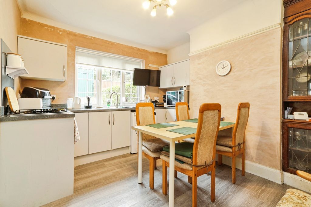 Property photo 2 of 20 Dining Kitchen