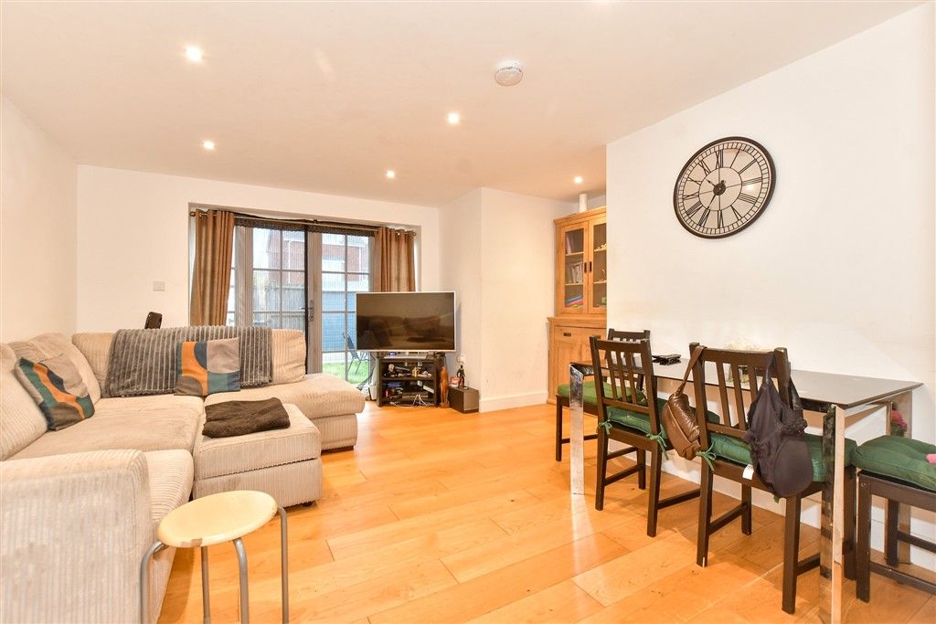 Property photo 2 of 12 Lounge