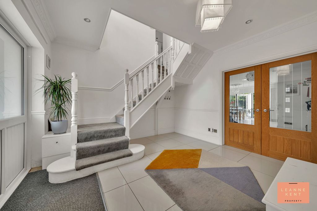 Property photo 2 of 46
