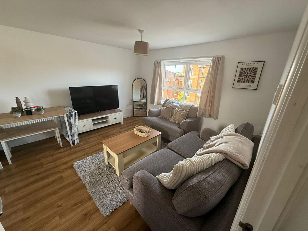 Property photo 3 of 7 Living Room