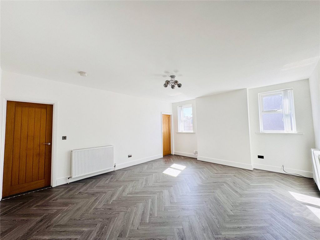 Property photo 3 of 11 Picture No. 15