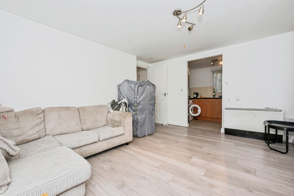 Property photo 2 of 13 Lounge