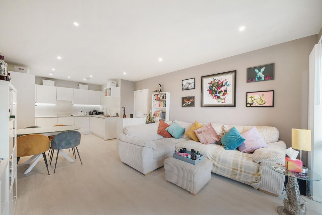 Property photo 1 of 15 Living Room