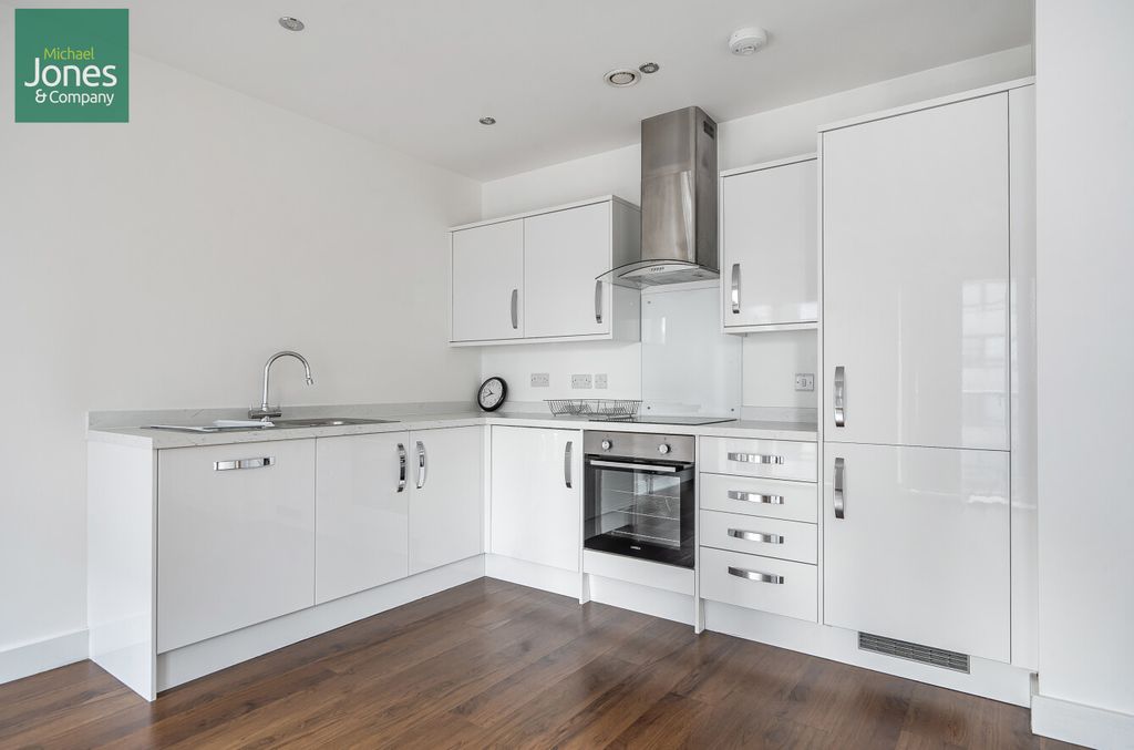 Property photo 2 of 9 Kitchen