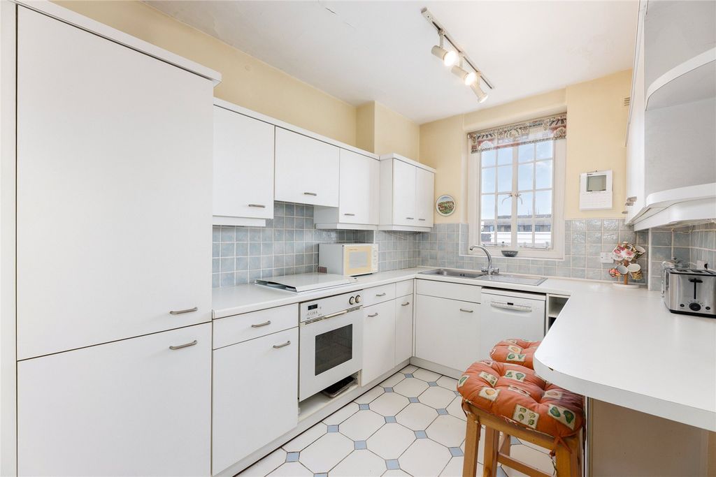 Property photo 3 of 9 Kitchen